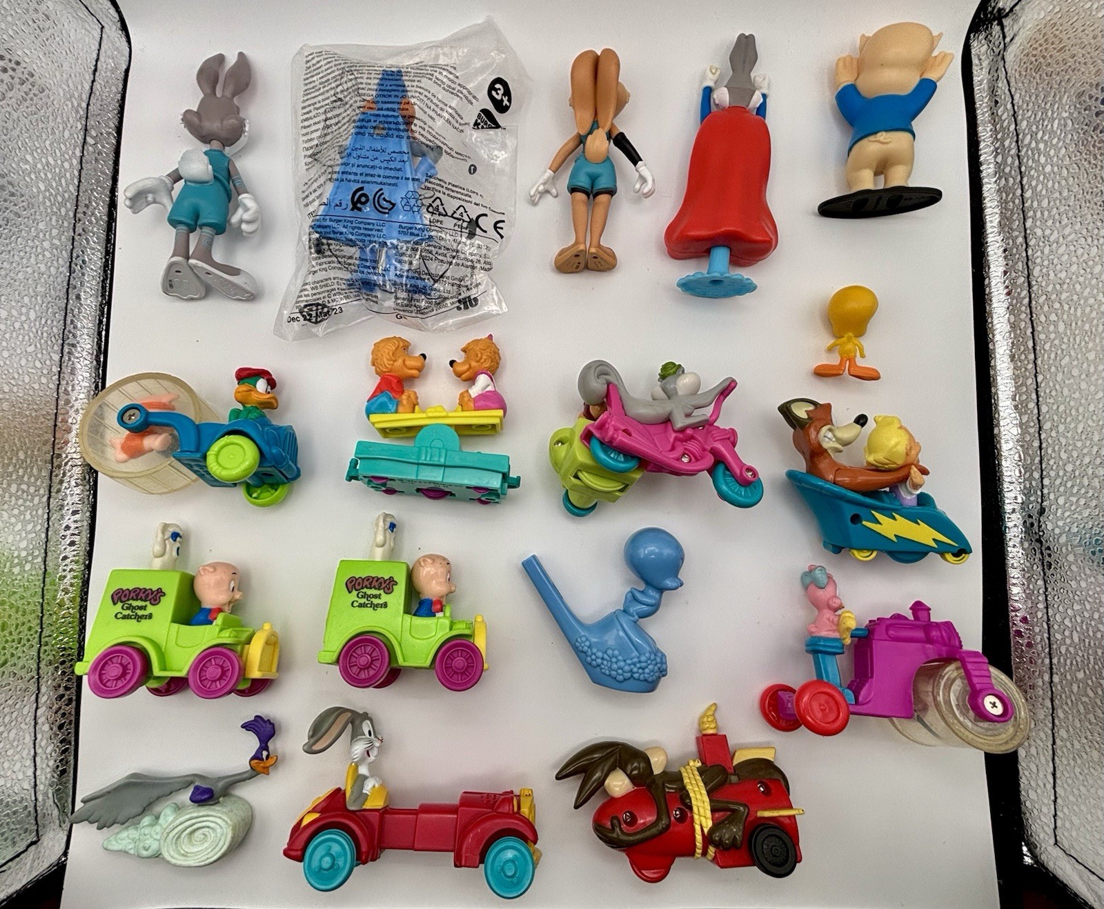 Vintage Lot of 17 Looney Tunes Toons Figures Toys Warner Bros Bugs Bunny Coyote
