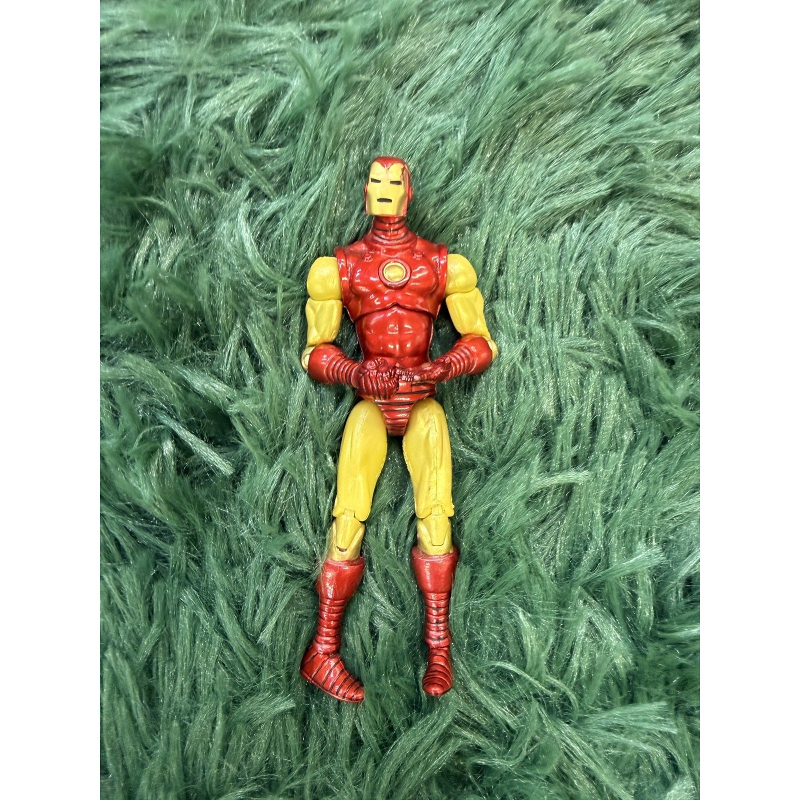 Hasbro Marvel Iron Man Action Figure 2009 Red Gold Yellow 4.5″ Tall