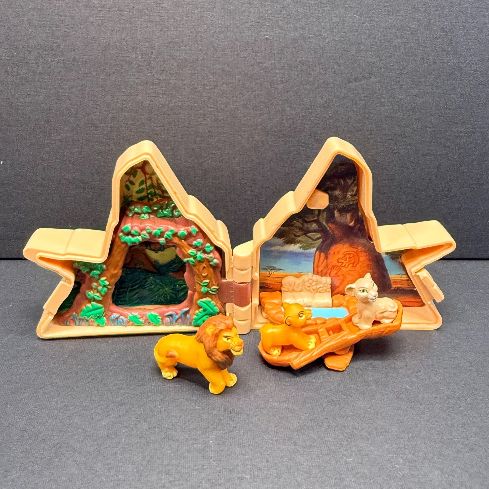 Disney The Lion King Pride Rock Polly Pocket Playset Mini Figure Bluebird Toys