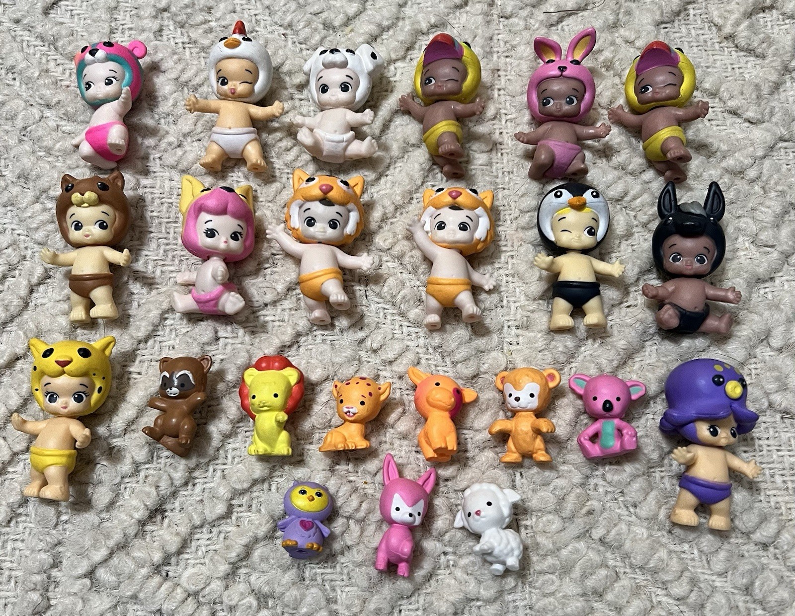 Lot of 23 Moose Toys Twozies Mini Figures