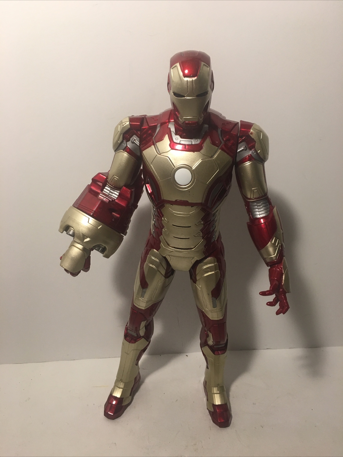 Marvel Iron Man 15” Action Figure Light Up And Sound 2012 Hasbro Avengers