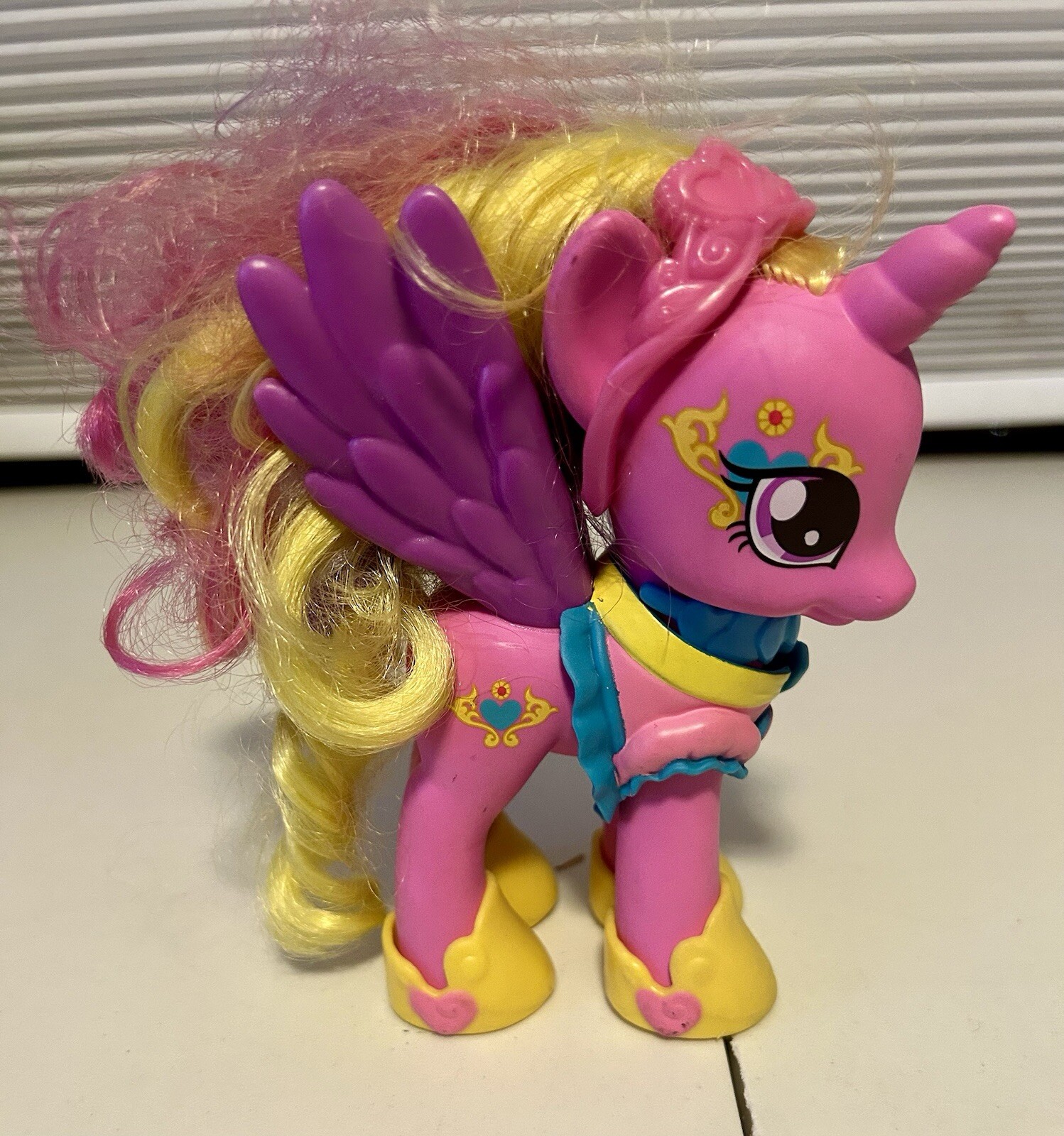 My Little Pony Princess Cutie Mark Magic Fashion Style Princess Cadance