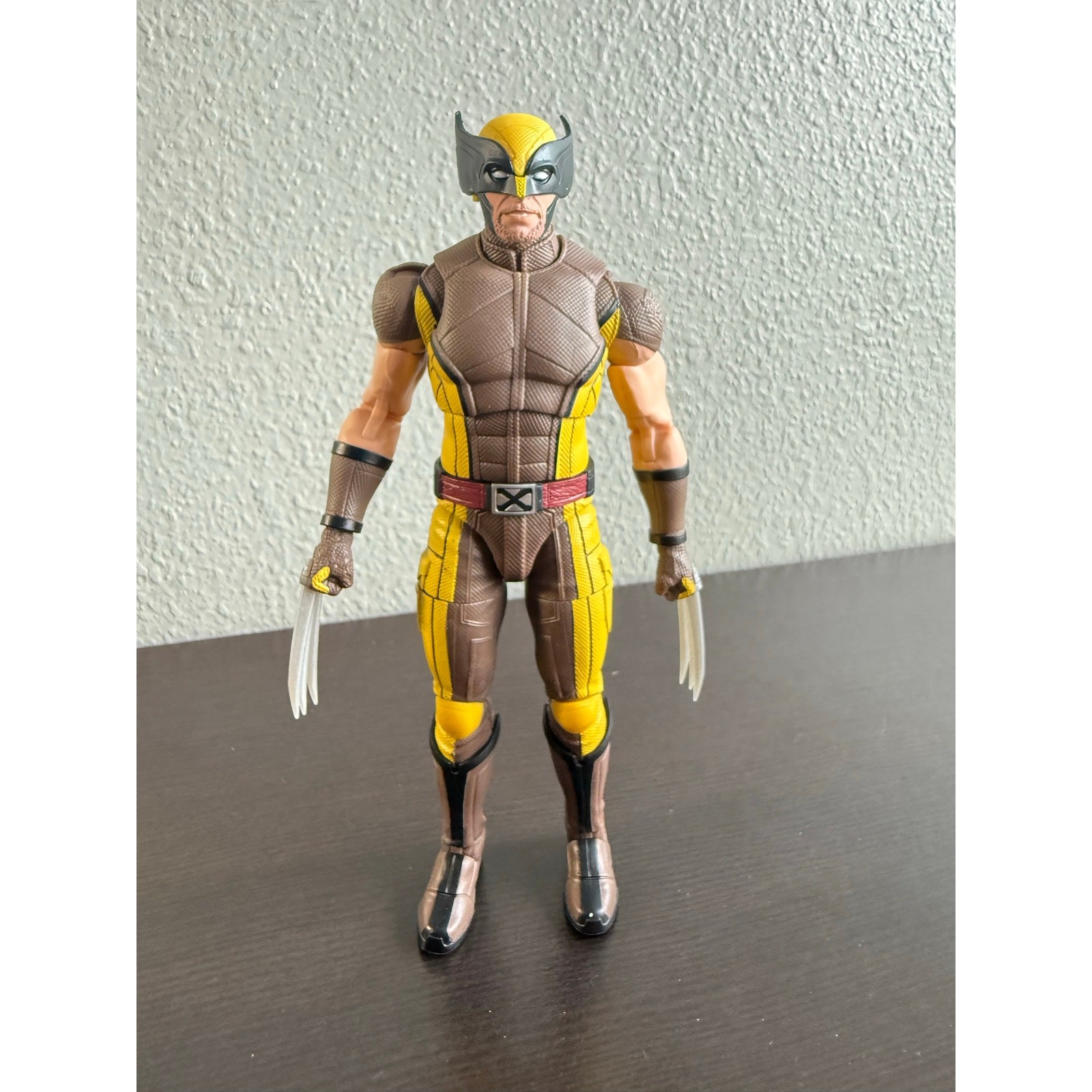 Hasbro LOOSE Deadpool & Wolverine Marvel Legends Wolverine Brown Suit 6″