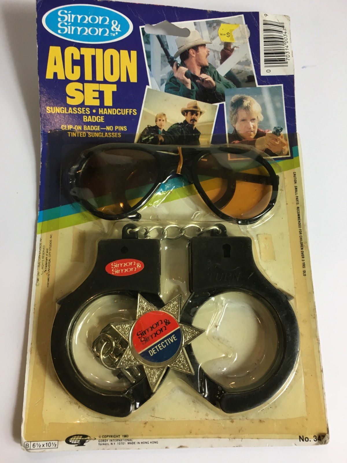 1983 Simon & Simon Action Set – badge handcuffs Gordy toys TV detective NIP New