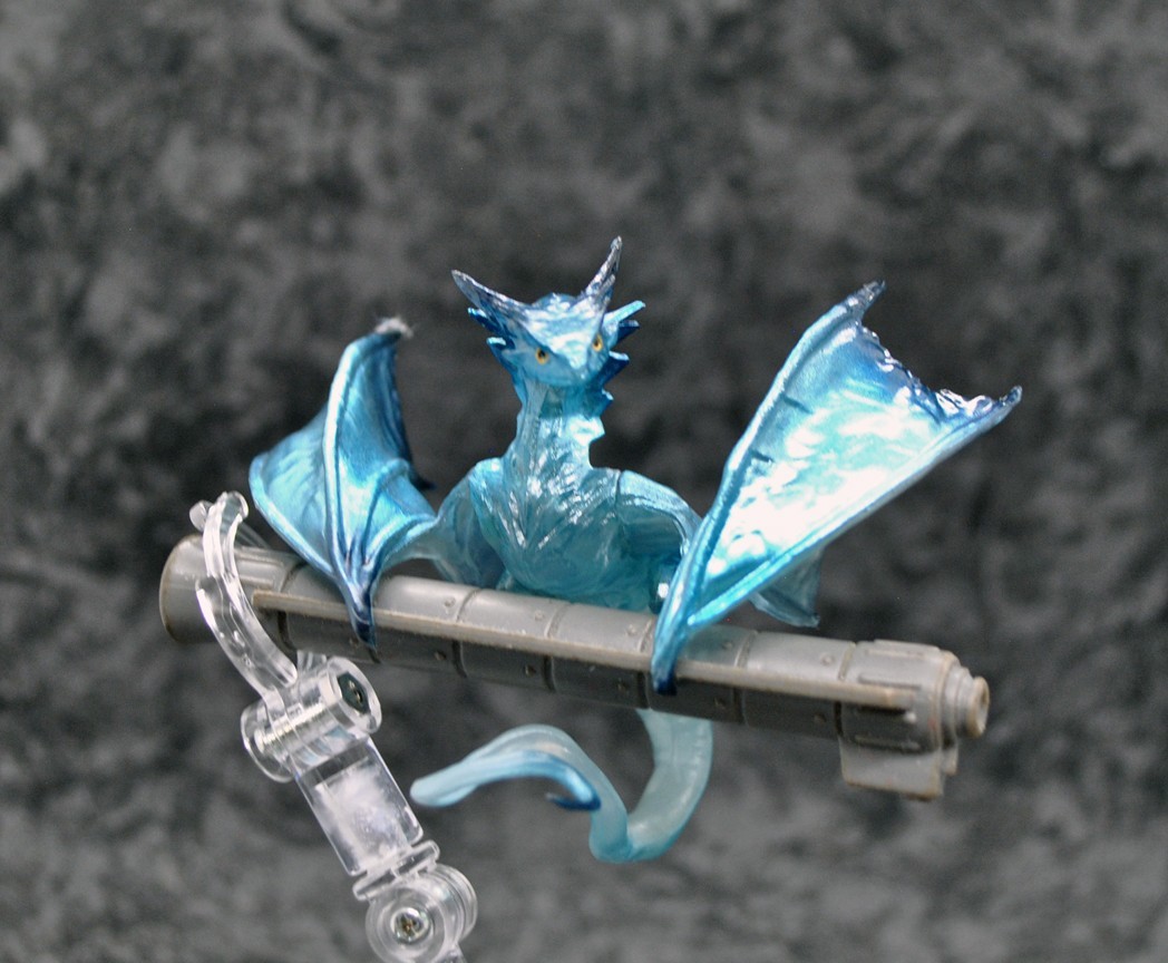 gashapon capsule finger cuff dragon mascot metallic blue 3″ figure