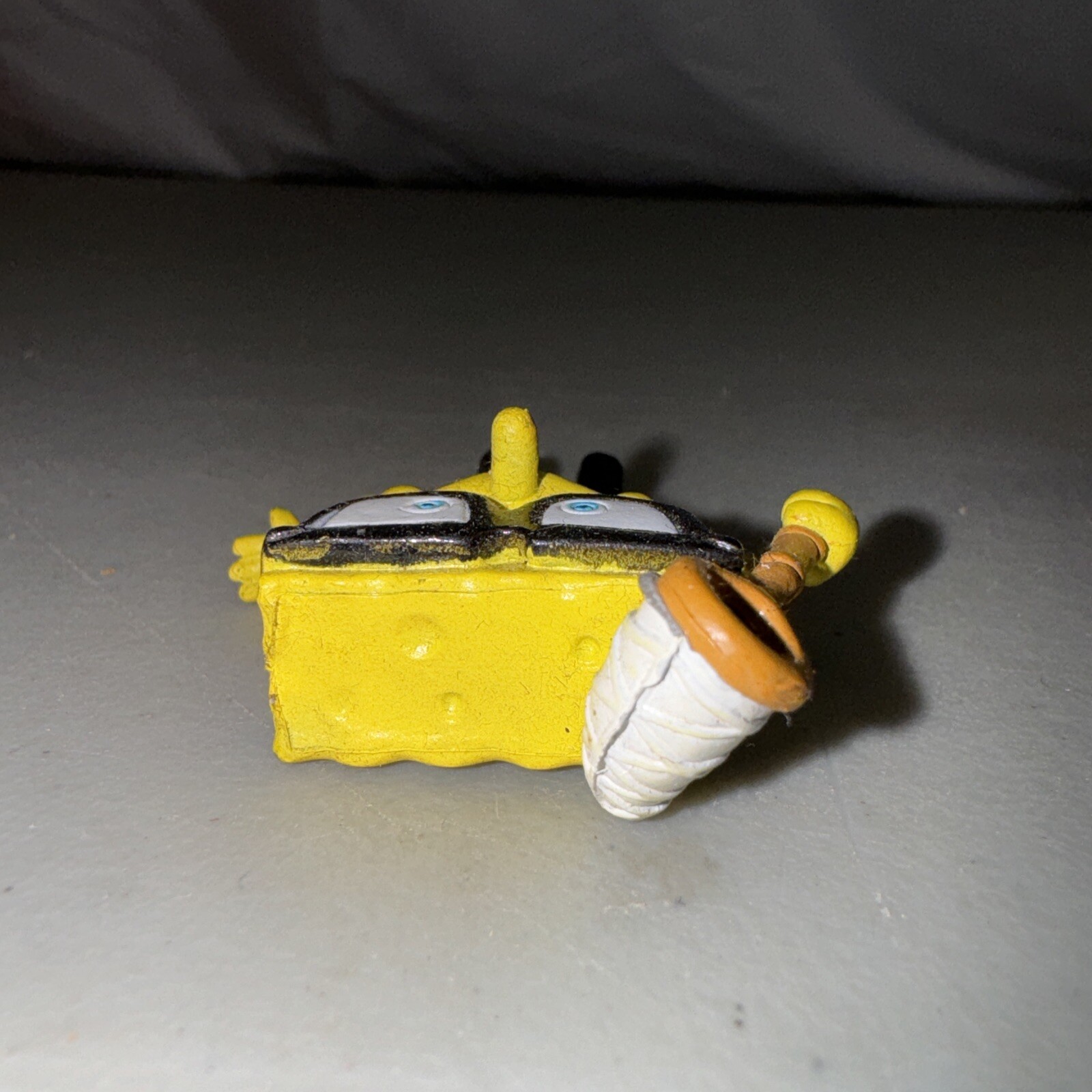 Viacom Nickelodeon 2″ SpongeBob SquarePants miniature figure figurine