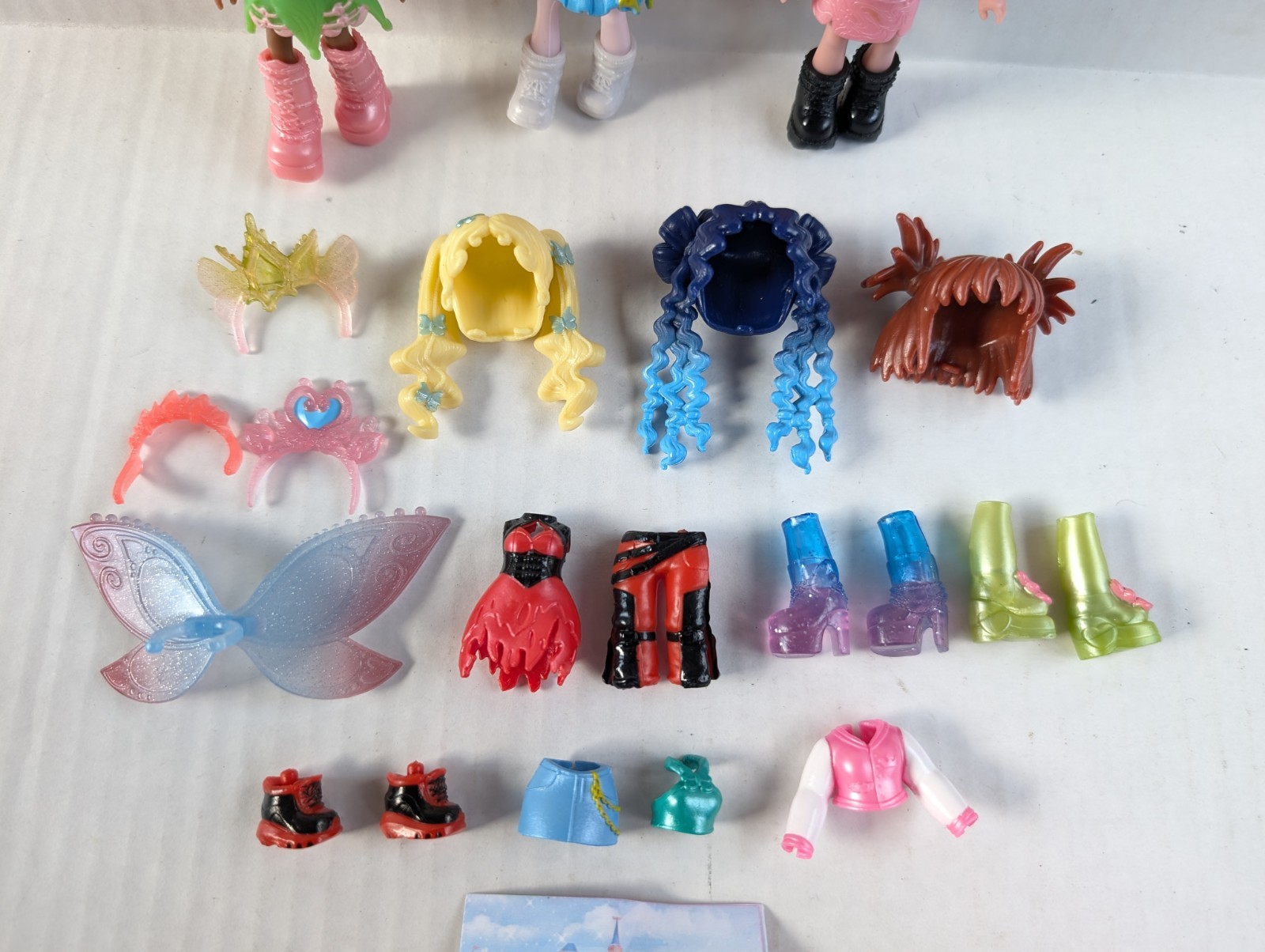 Roblox Royale High Dolls Figure & Accessories Outfits Lot Series 1