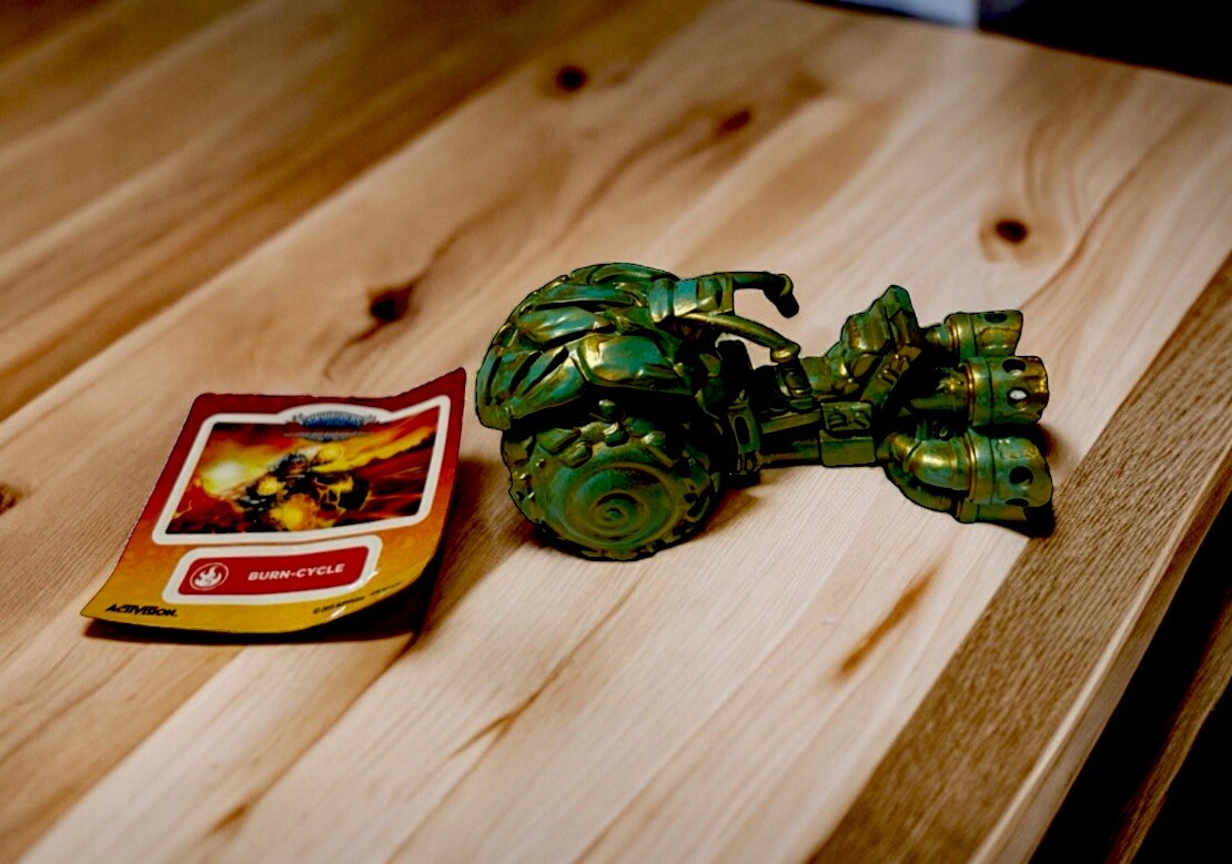Skylanders Superchargers Patina Metallic Burn Cycle Chase Mailer Box *Rare* New