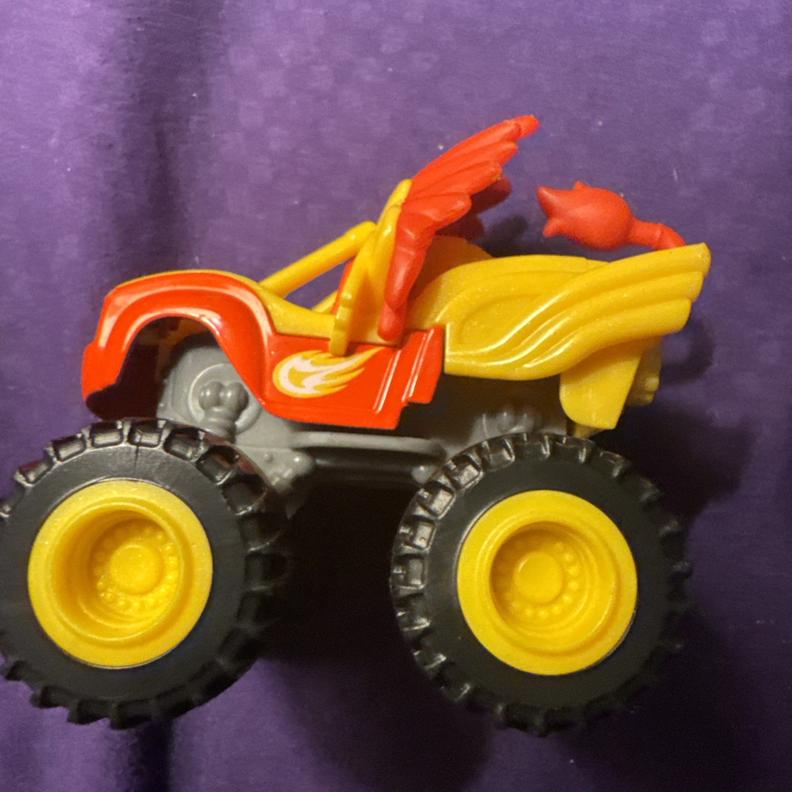 Blaze and The Monster Machines Blaze Lion Die-Cast Truck Mattel 2014