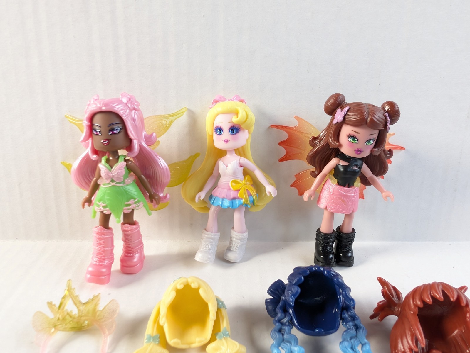 Roblox Royale High Dolls Figure & Accessories Outfits Lot Series 1