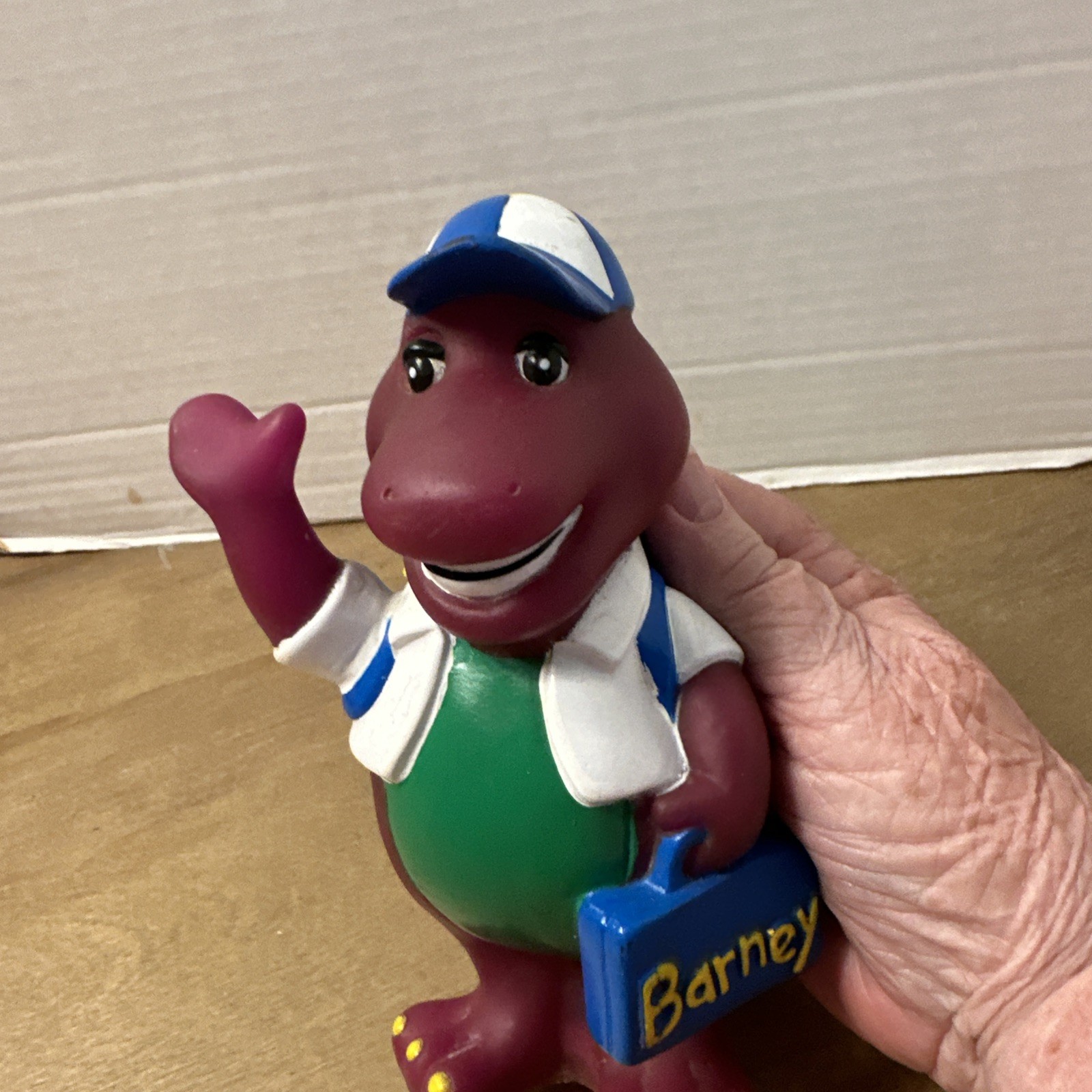 VINTAGE LYONS GROUP 1992 BARNEY PURPLE DINOSAUR BACK TO SCHOOL COIN PIGGY BANK!
