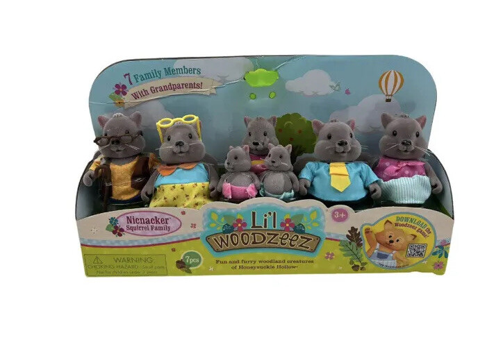 Li’l Woodzeez Miniature Animal Figurine Set – Nicnacker Squirrel Family 7 PCs