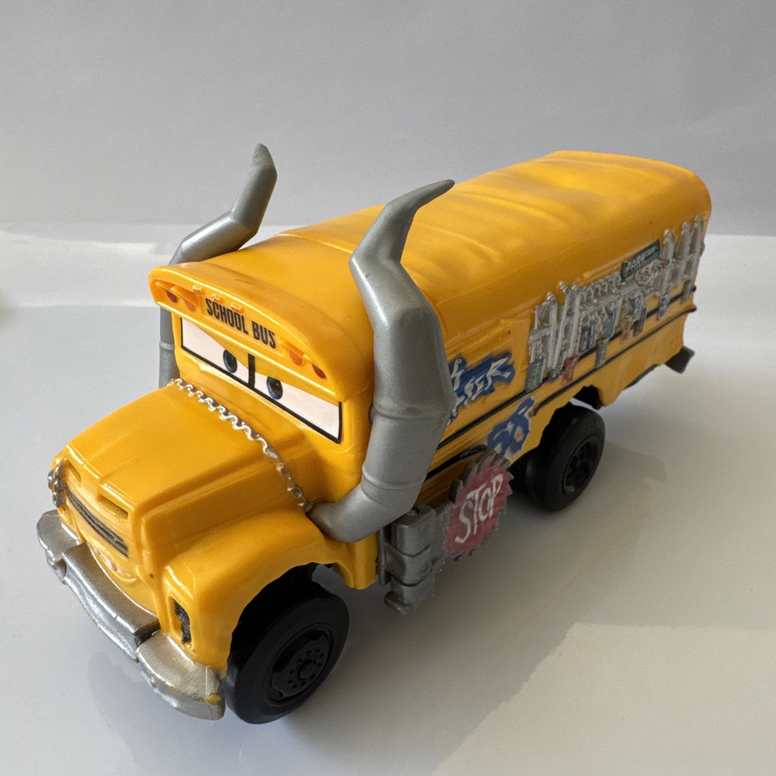 Disney Pixar Cars 3 Chomp & Chase Miss Fritter Demo Derby 6″ Figure Bus