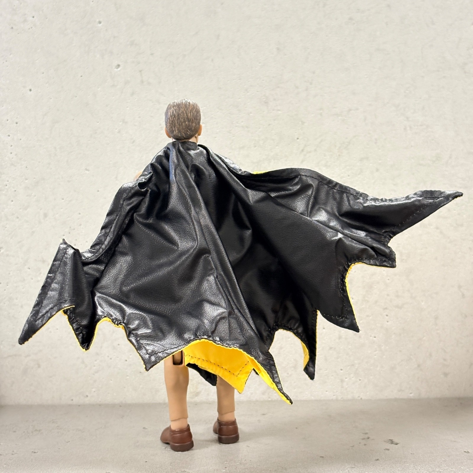 SU-MF-C-BGR: 1/12 wired short yellow cape for McFarlane Batgirl DC Knight Figure