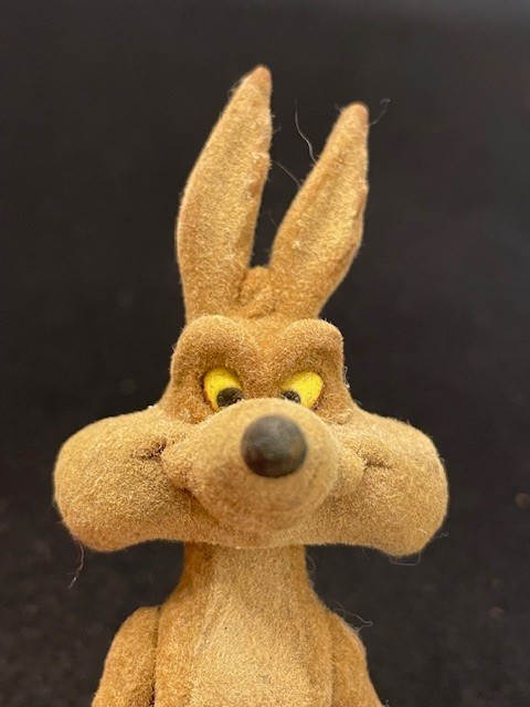 6″ Wile E Coyote 1968 Flocked Poseable Action Figure (Perfect condition)