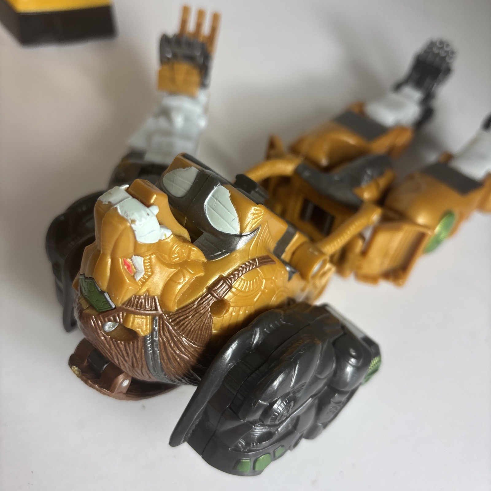 Transformers Lot W/ Bumble Bee Robot Figure Hasbro 10″ Lights Sounds 2012
